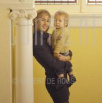 18-12-2003 Wendy van Dijk and son Sem on location in Hilversum.

[keywords]Posed, Half Length, Eyecontact, Smiling, TV presentator[/keywords]